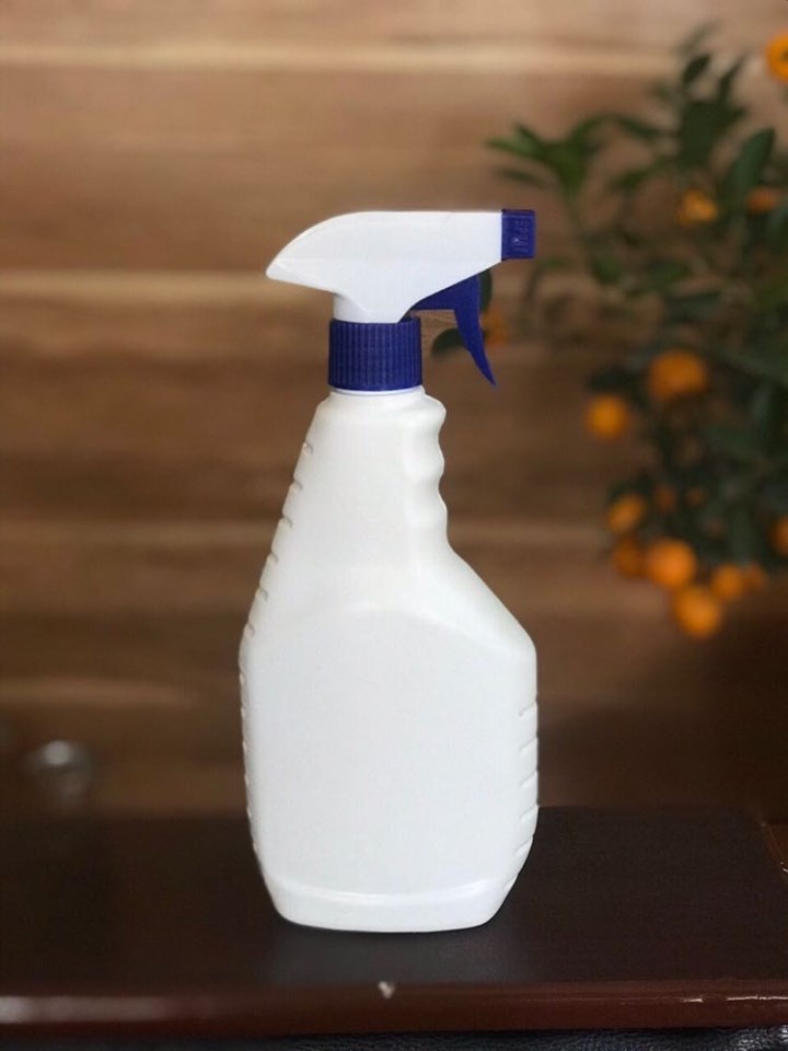 chai đựng nước xịt kính